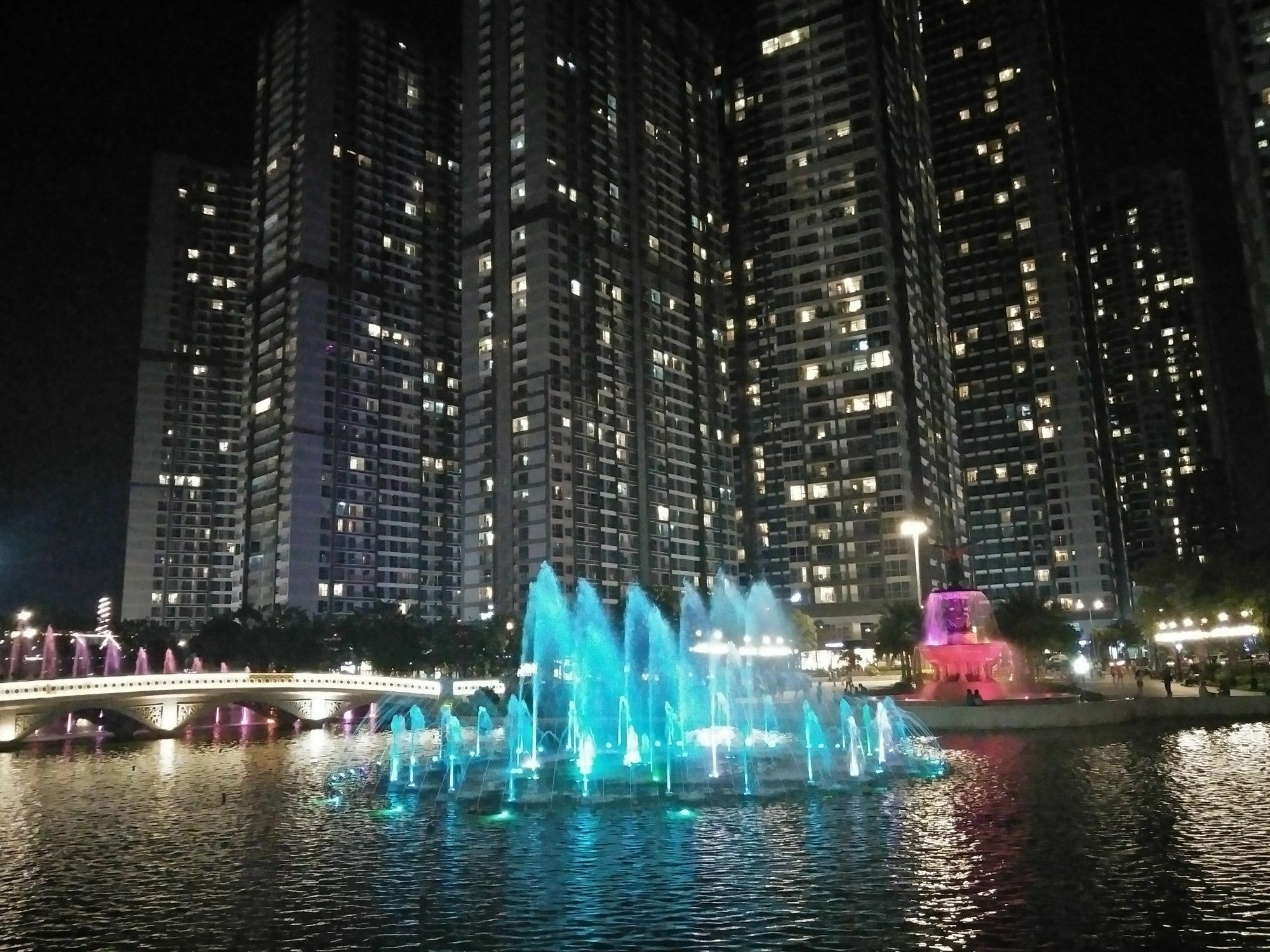The Vie Vinhomes Ho Chi Minh City Exterior photo